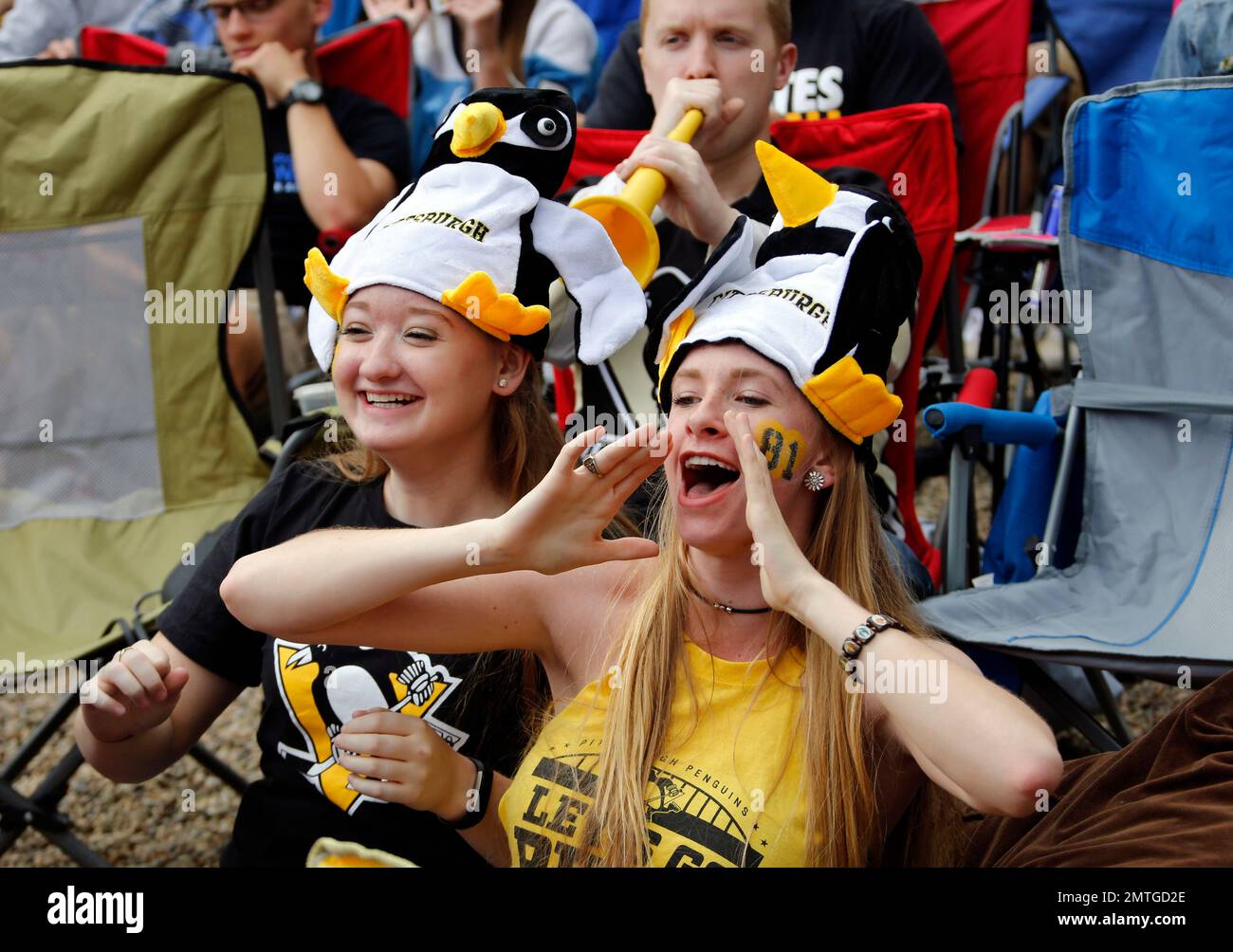 Pittsburgh Penguins fans Arianna Burns, left, Kaeli Stolar, right, and Alex  Hersh, rear, cheer for their team outside PPG Paints Arena before Game 5 of  the NHL hockey Stanley Cup Final between