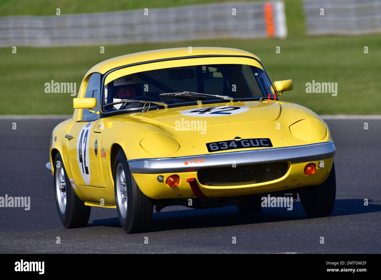 Nigel Adams, Lyndon Griffin, Lotus Elan S1, Mintex Classic K, pre-1966 cars racing with the same specification of the period to the FIA regulations, i Stock Photo