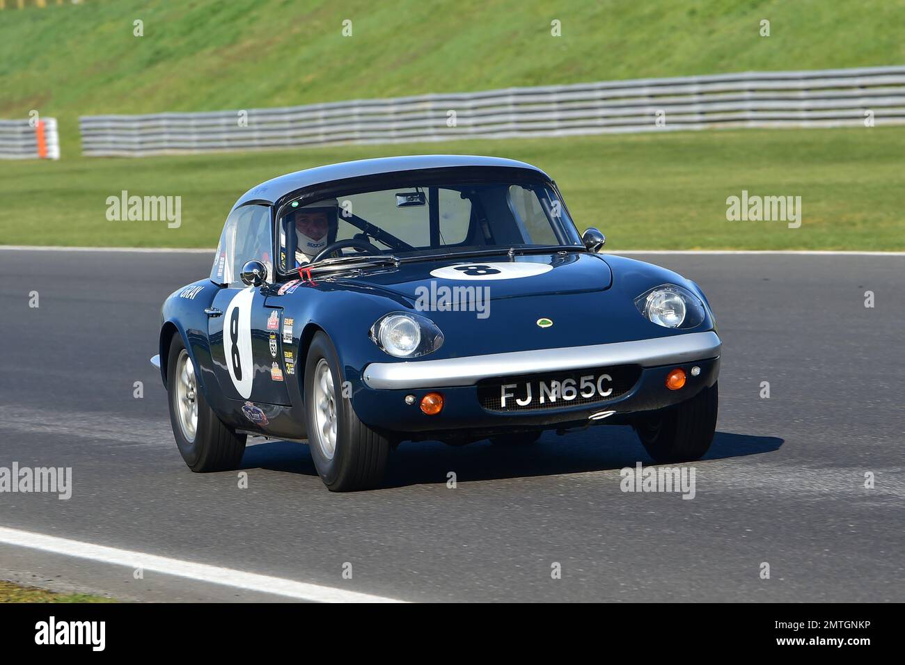 Cliff Gray, Lotus Elan S2, Mintex Classic K, pre-1966 cars racing with the same specification of the period to the FIA regulations, including Dunlop c Stock Photo