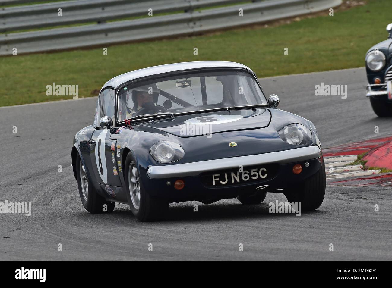 Cliff Gray, Lotus Elan S2, Mintex Classic K, pre-1966 cars racing with the same specification of the period to the FIA regulations, including Dunlop c Stock Photo