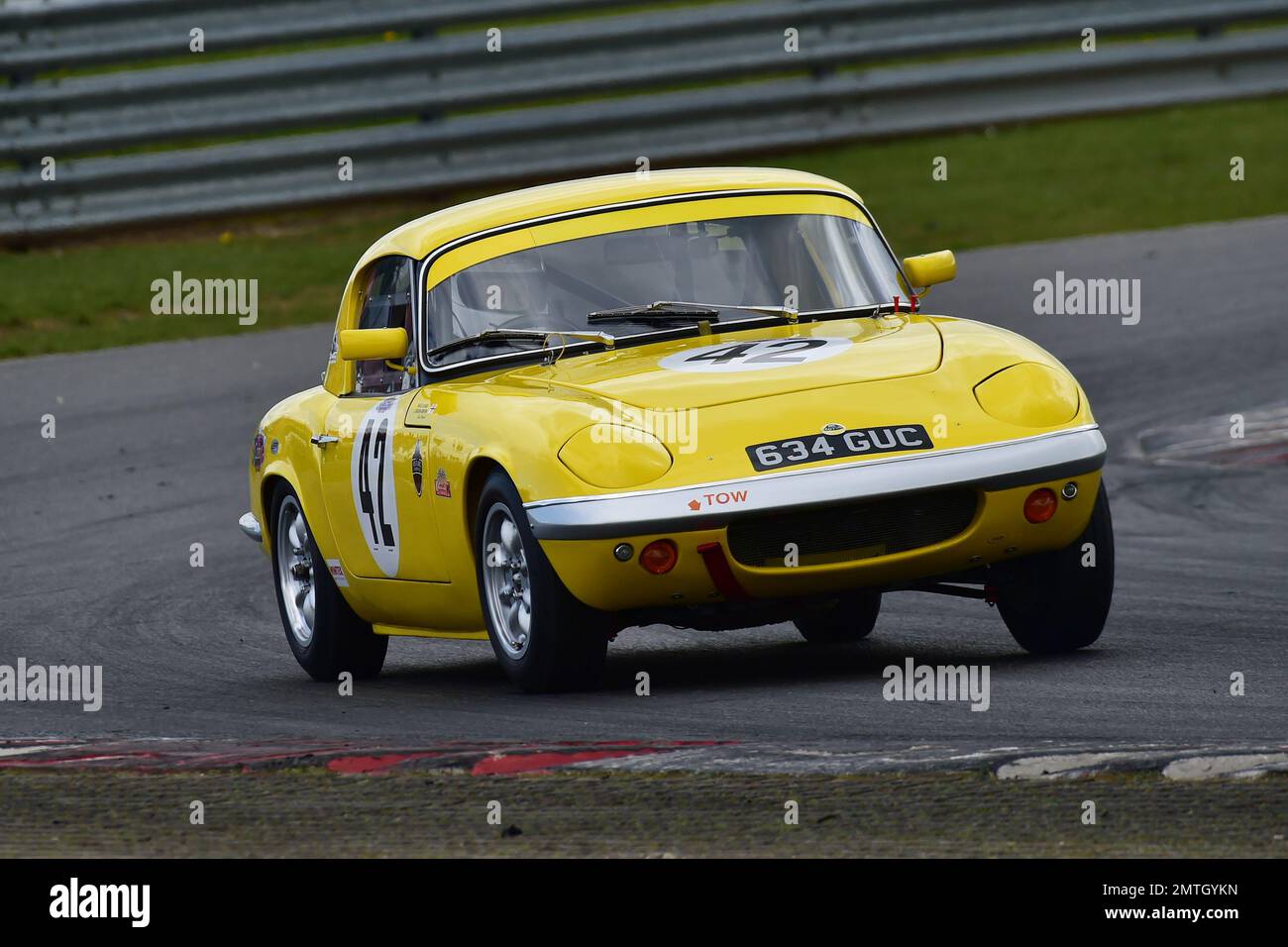 Nigel Adams, Lyndon Griffin, Lotus Elan S1, Mintex Classic K, pre-1966 cars racing with the same specification of the period to the FIA regulations, i Stock Photo