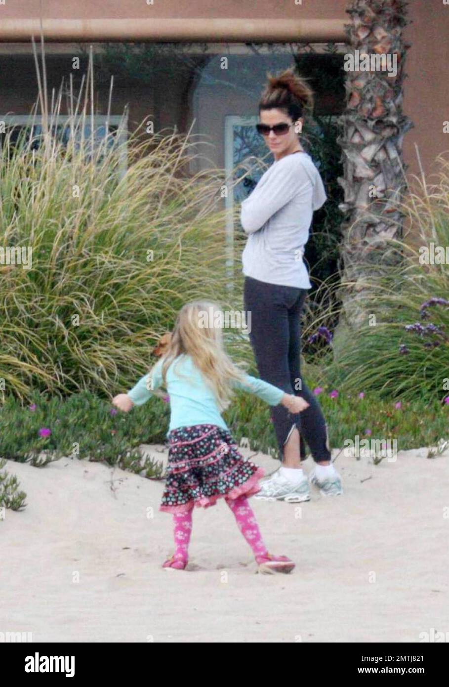 Exclusive!! Sandra Bullock spends a day at her beach house with her two