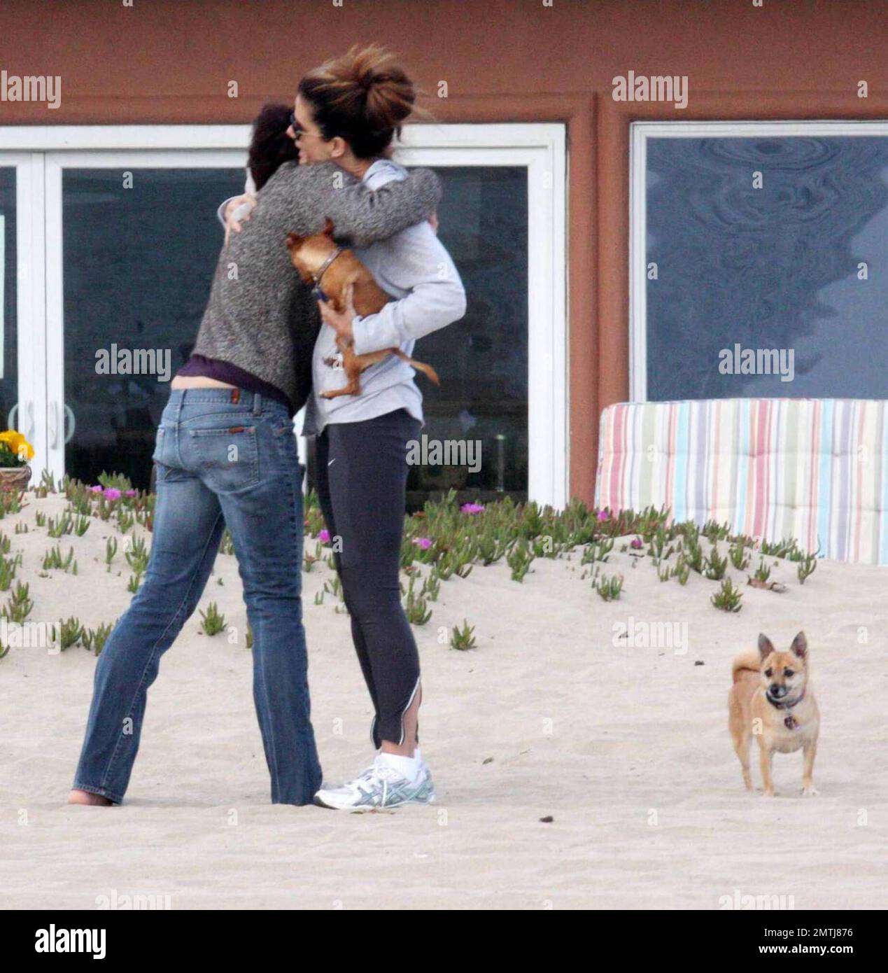 Exclusive!! Sandra Bullock spends a day at her beach house with her two