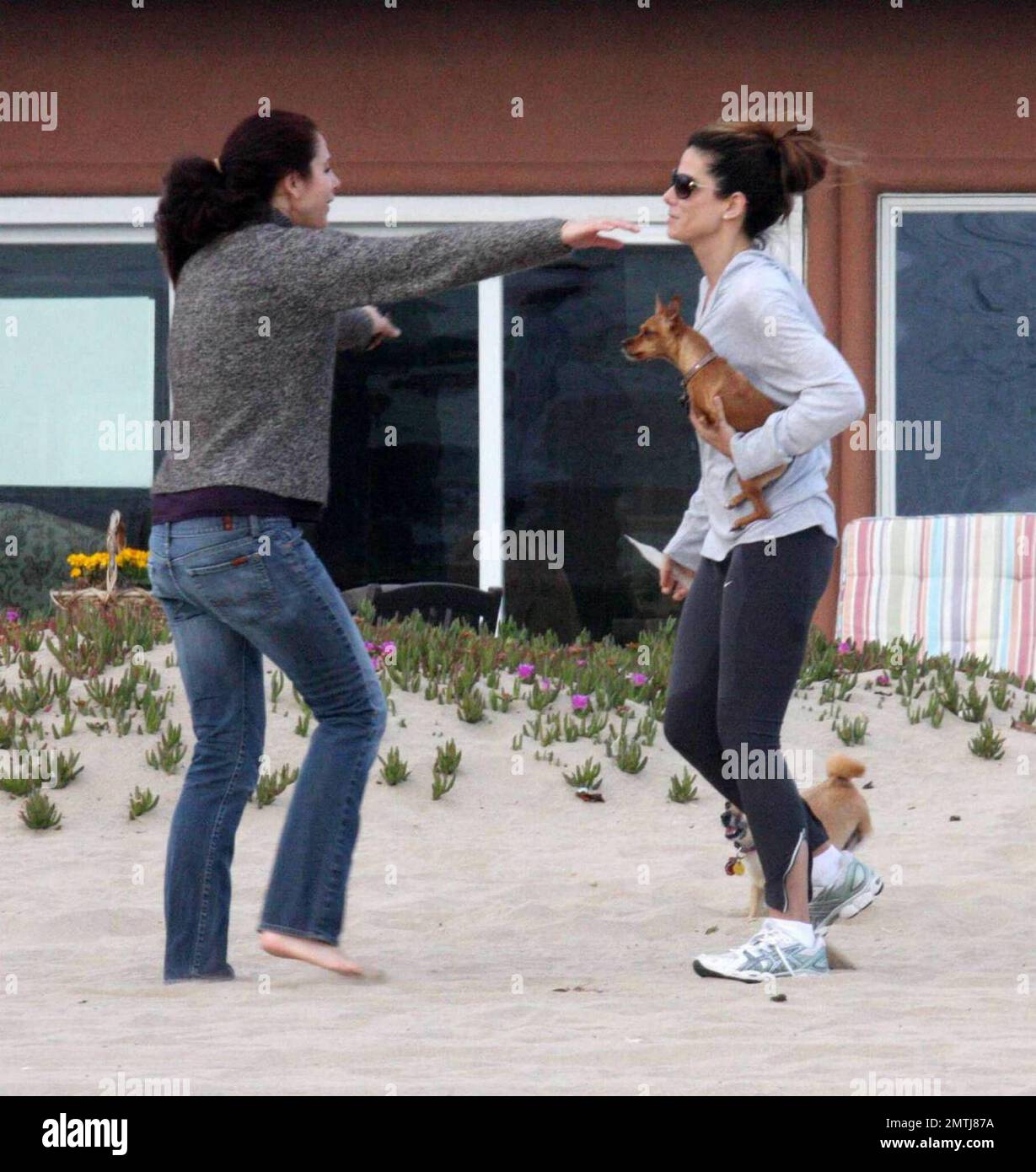 Exclusive!! Sandra Bullock spends a day at her beach house with her two