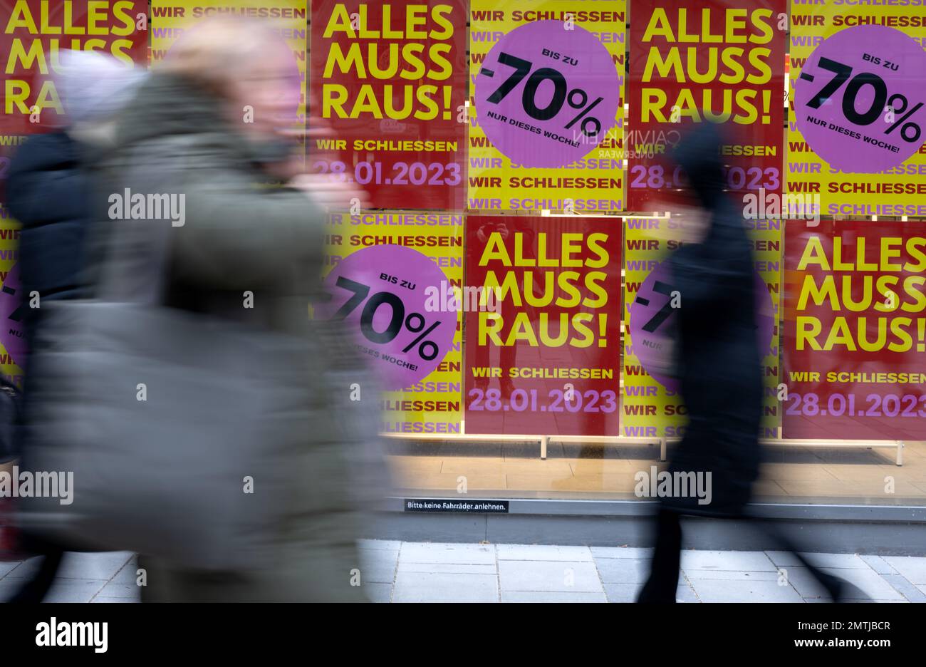 Alles muss raus hi-res stock photography and images - Alamy