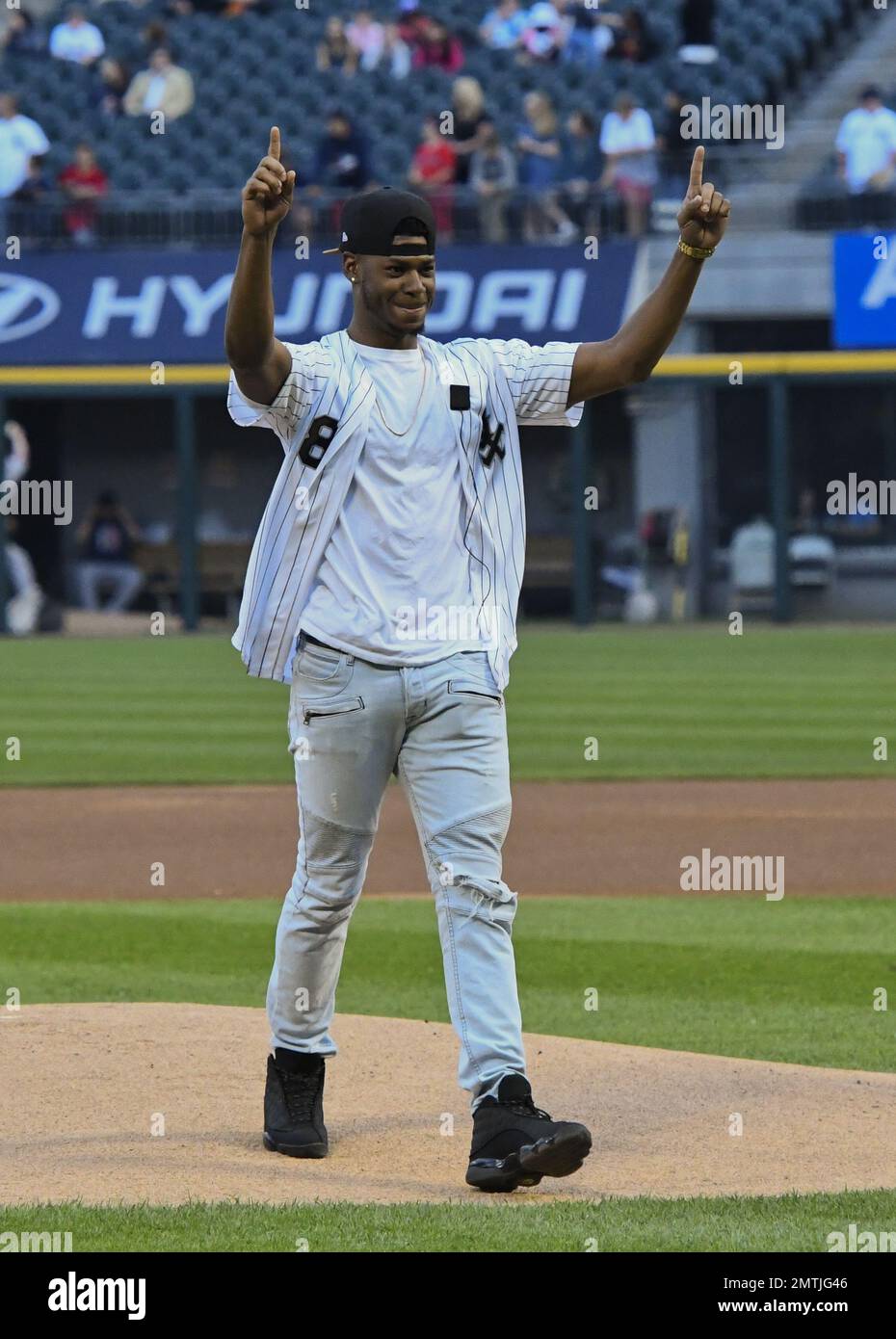 Cam Meredith throws first pitch at White Sox game