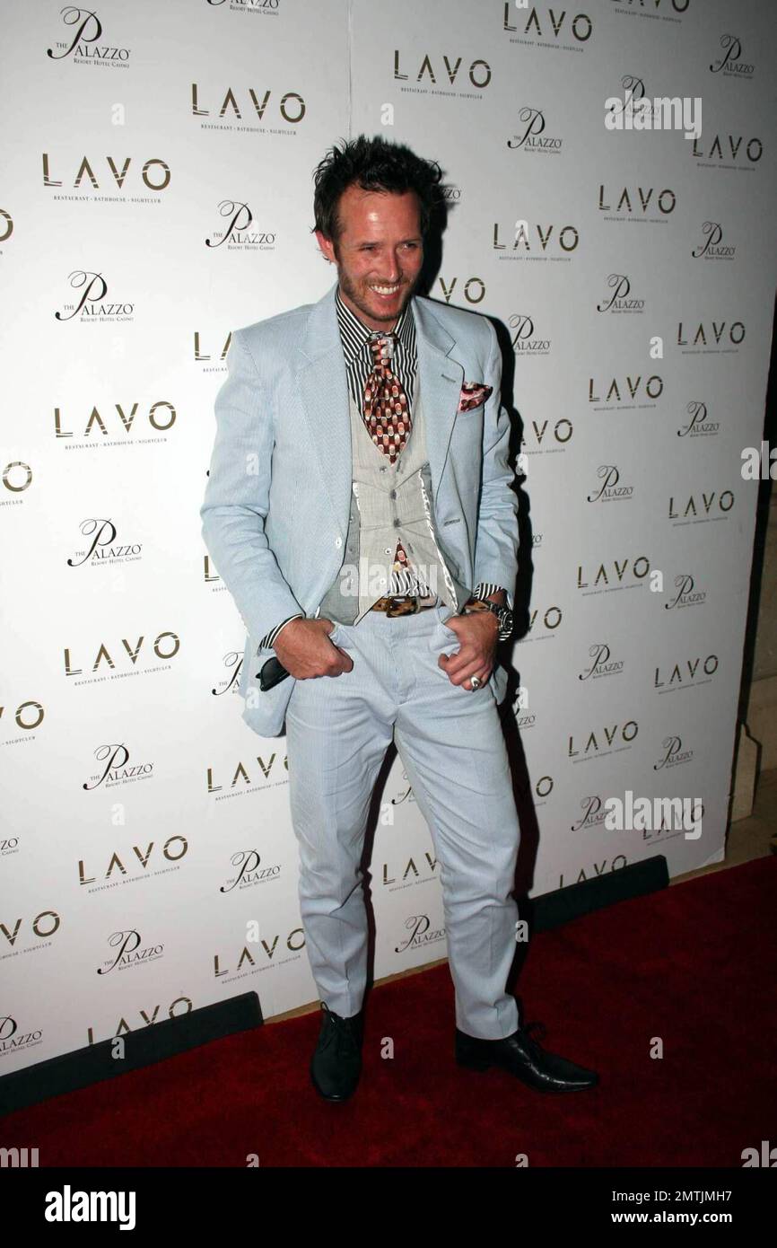 Former Velvet Revolver and Stone Temple Pilots frontman Scott Weiland hosts an album release party at nightclub Lavo for his new solo album 'Happy in Goloshes.' The album is his second solo album, an ambitious double-cd set that was almost 10 years in the making. It comes after a difficult time in the singer's life including reported drug problems, rehab, jail time for DUI and divorce from wife Mary Weiland with whom he has two children. 11/25/08. Stock Photo