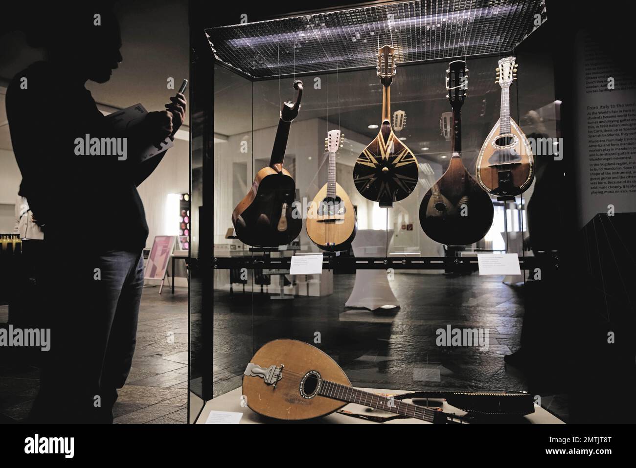 Berlin, Germany. 01st Feb, 2023. Visitors view mandolins in an