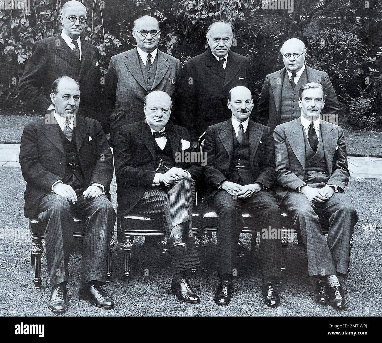 BRITISH WAR CABINET in the grounds of No 10 Downing Street, October,1941. From left - back row Arthur Greenwood (Minister without Portfolio), Ernest Bevin (Minister of Labour), Lord Beaverbrook (Minister of Supply), Sir Kingsley Wood (Chancellor of the Exchequer. Front row - from left: Sir John Anderson (Lord President of the Council),Winston Churchill (Prime Minister)) , Clement Attlee (Lord Privy Seal), Anthony Eden (Foreign Secretary) Stock Photo