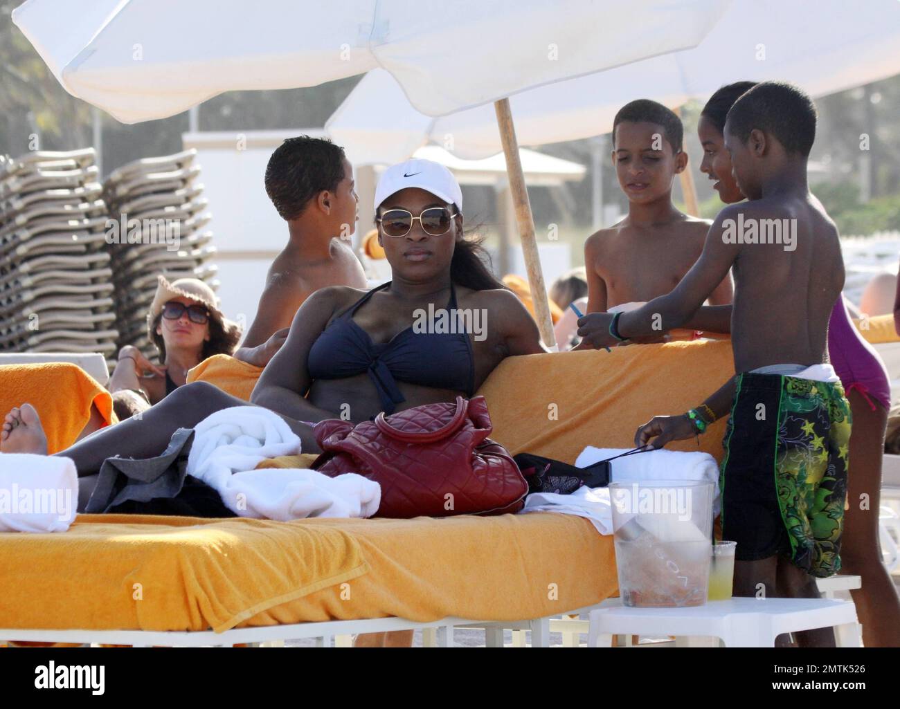 serena-williams-spends-the-afternoon-on-miami-beach-surrounded-by-young