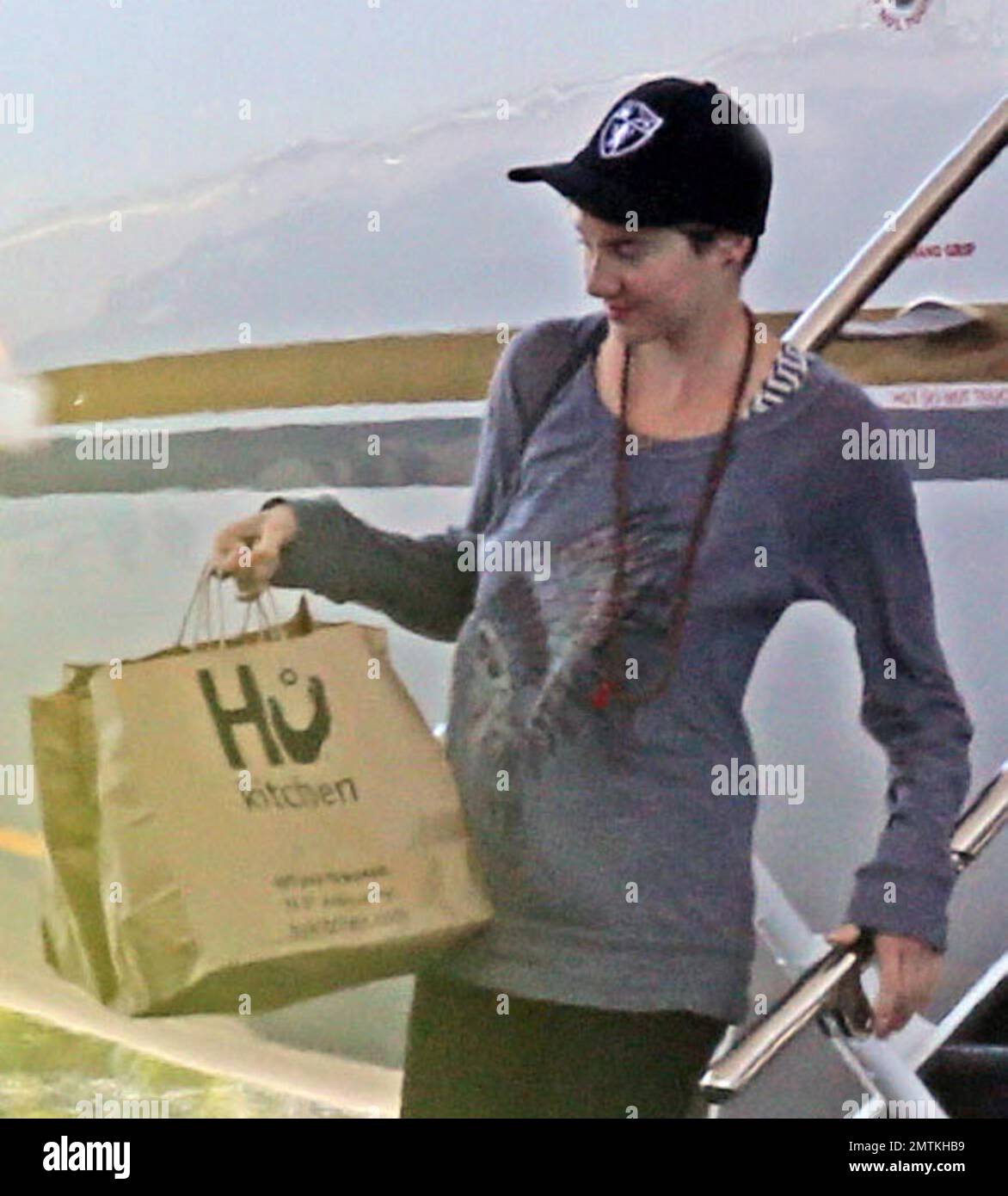 EXCLUSIVE!! Pregnant actress, Shailene Woodley continues her busy(01)