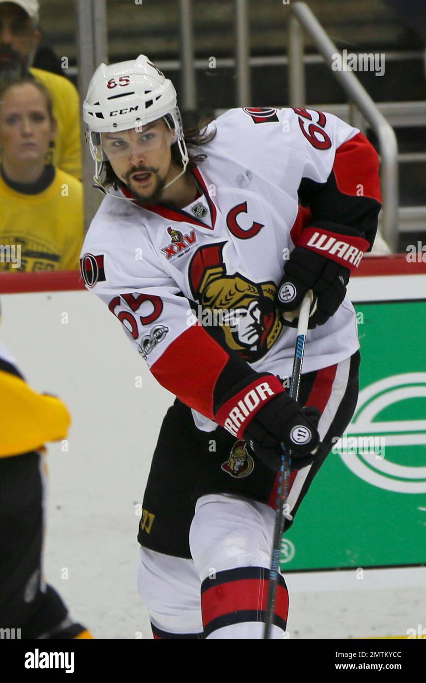 Ottawa Senators' Erik Karlsson (65) plays against the Pittsburgh ...