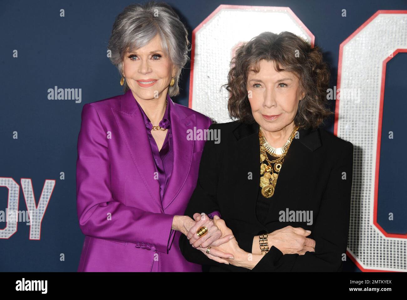 LOS ANGELES, CA - JANUARY 31: (L-R) Jane Fonda and Lily Tomlin attend ...