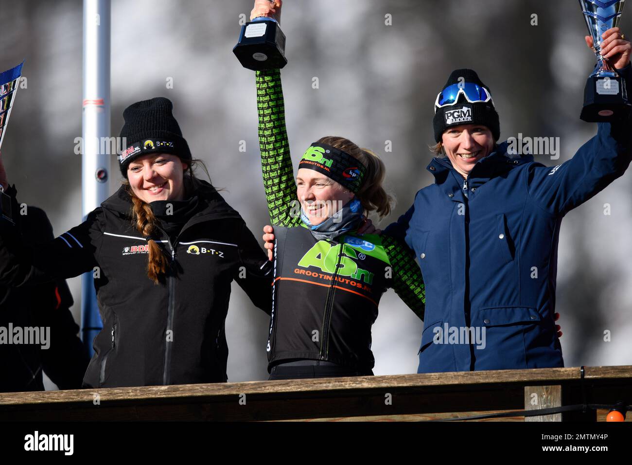 TECHENDORF - Sharon Hendriks with Merel Bosma (L) and Roza Blokker (R) on  the podium after winning the Alternative Elfstedentocht on the natural ice  of Austria's Weissensee. ANP VINCENT RIEMERSMA netherlands out -