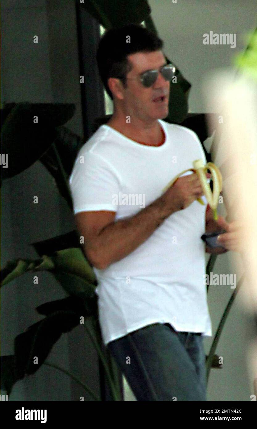EXCLUSIVE!! Simon Cowell goes bananas! The American Idol judge grabbed