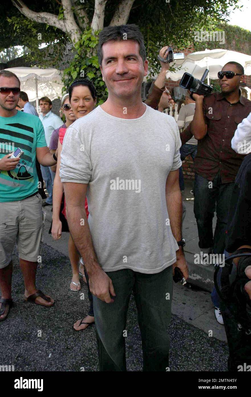 Paparazzi simon cowell hi-res stock photography and images - Alamy