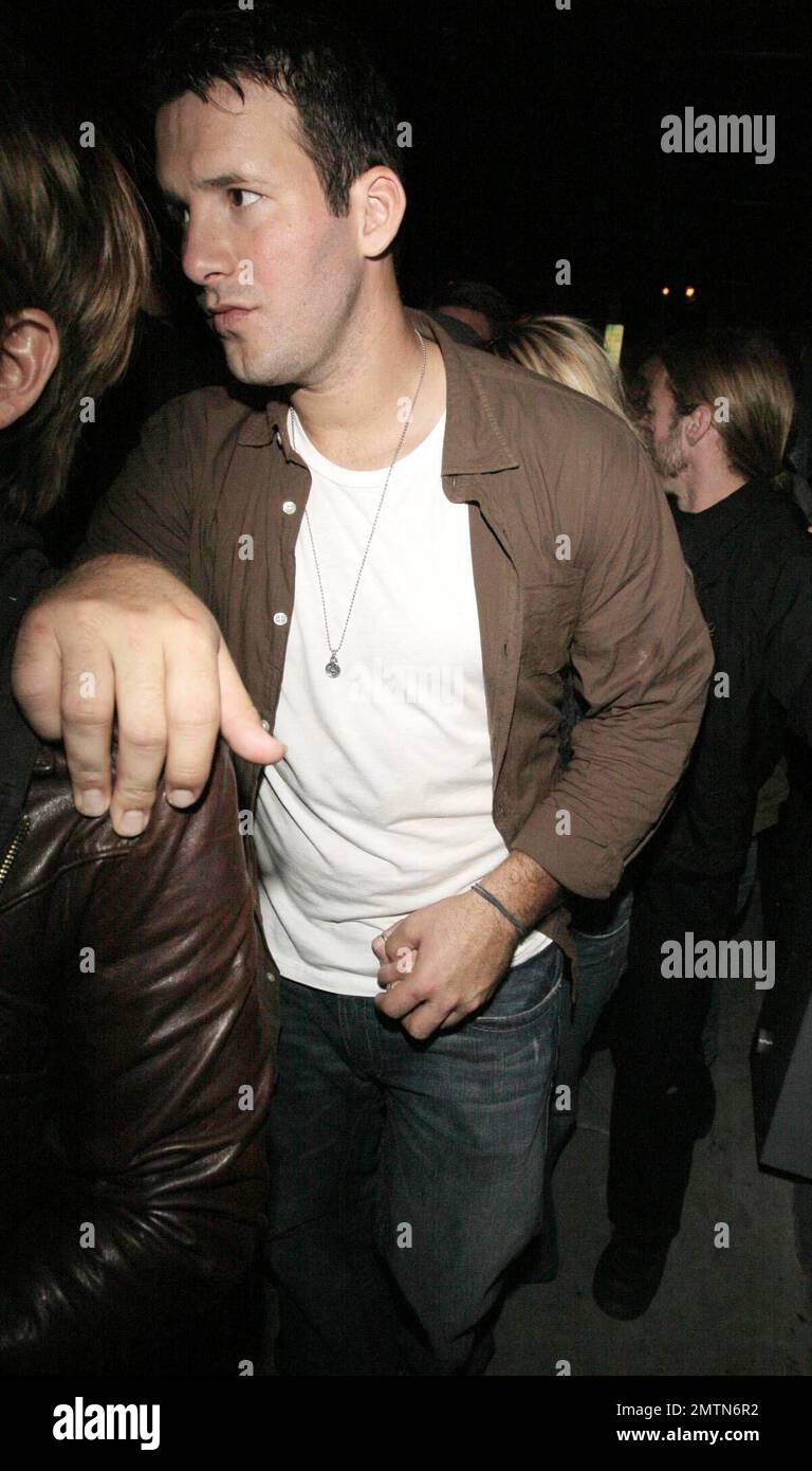 Jessica Simpson leans on her Dallas Cowboys Quarterback boyfriend Tony ...