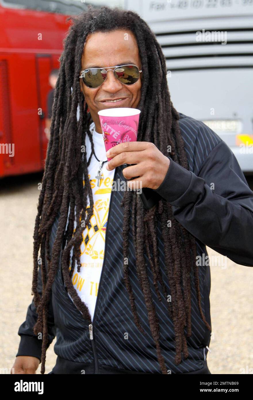 EXCLUSIVE!! Members of multi-platinum selling UK metal band Skunk