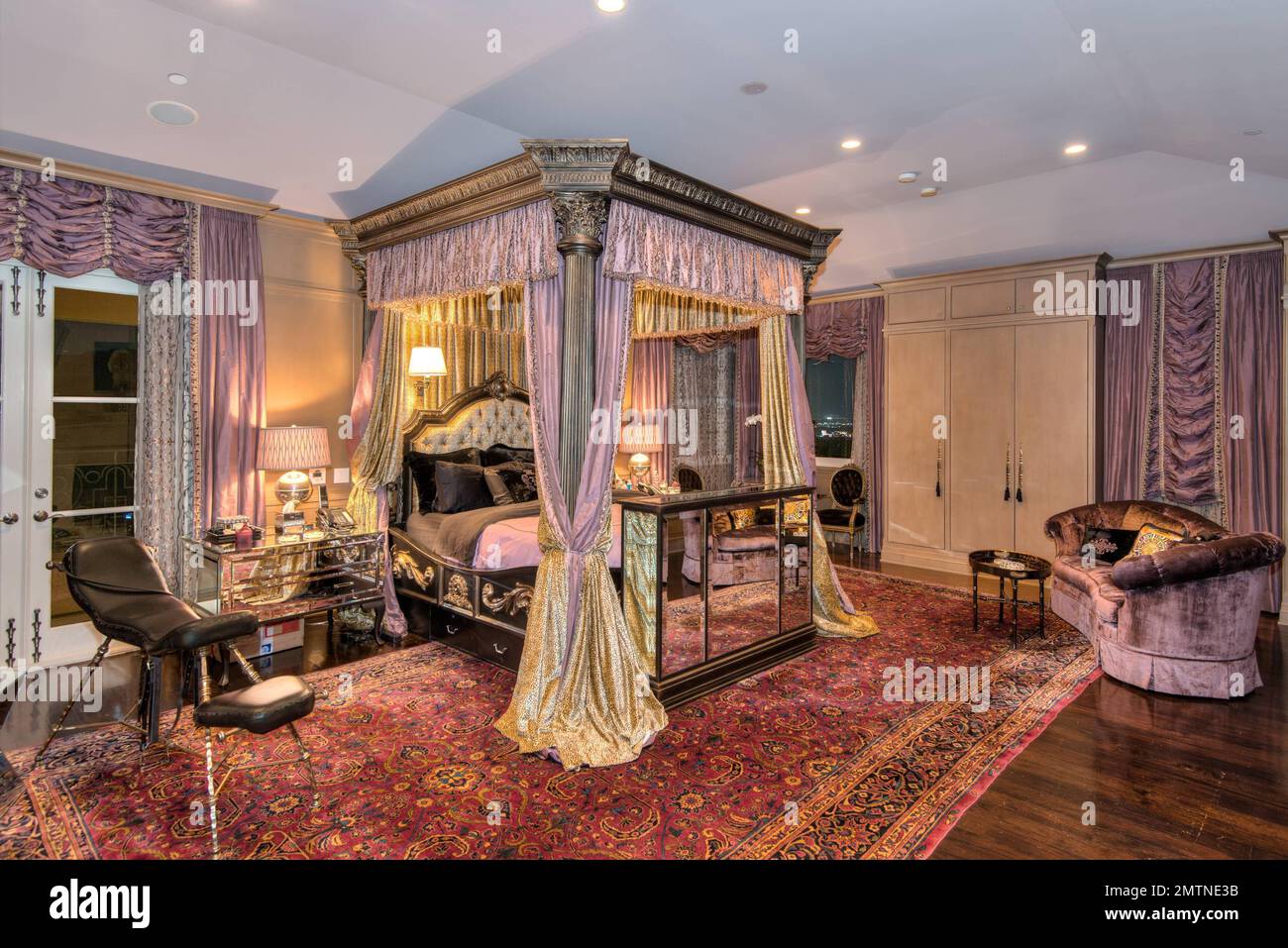 It’s been reported that Slash has listed his Tuscan Villa Estate in the