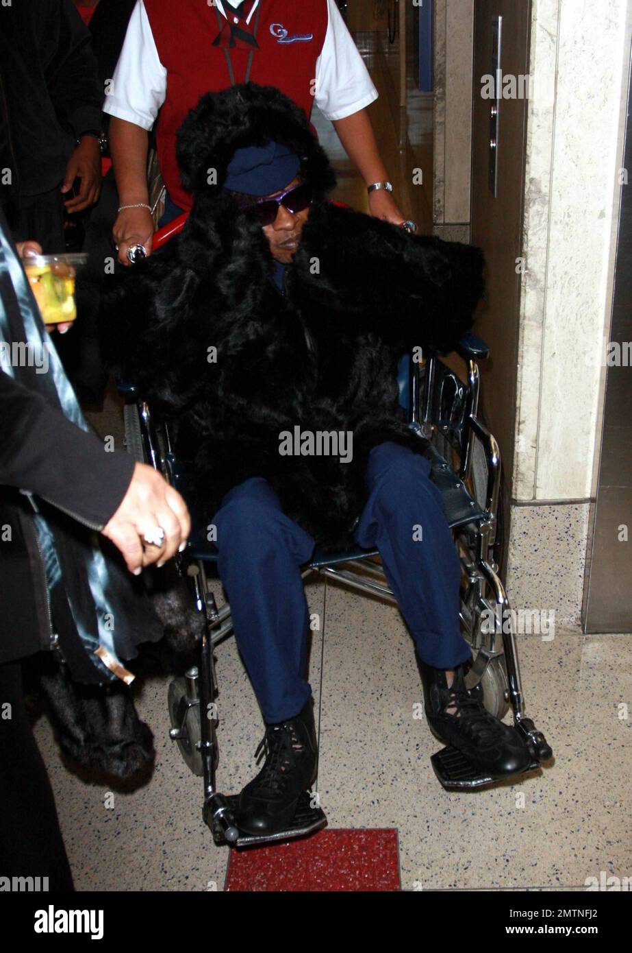 Wheelchair lax hires stock photography and images Alamy