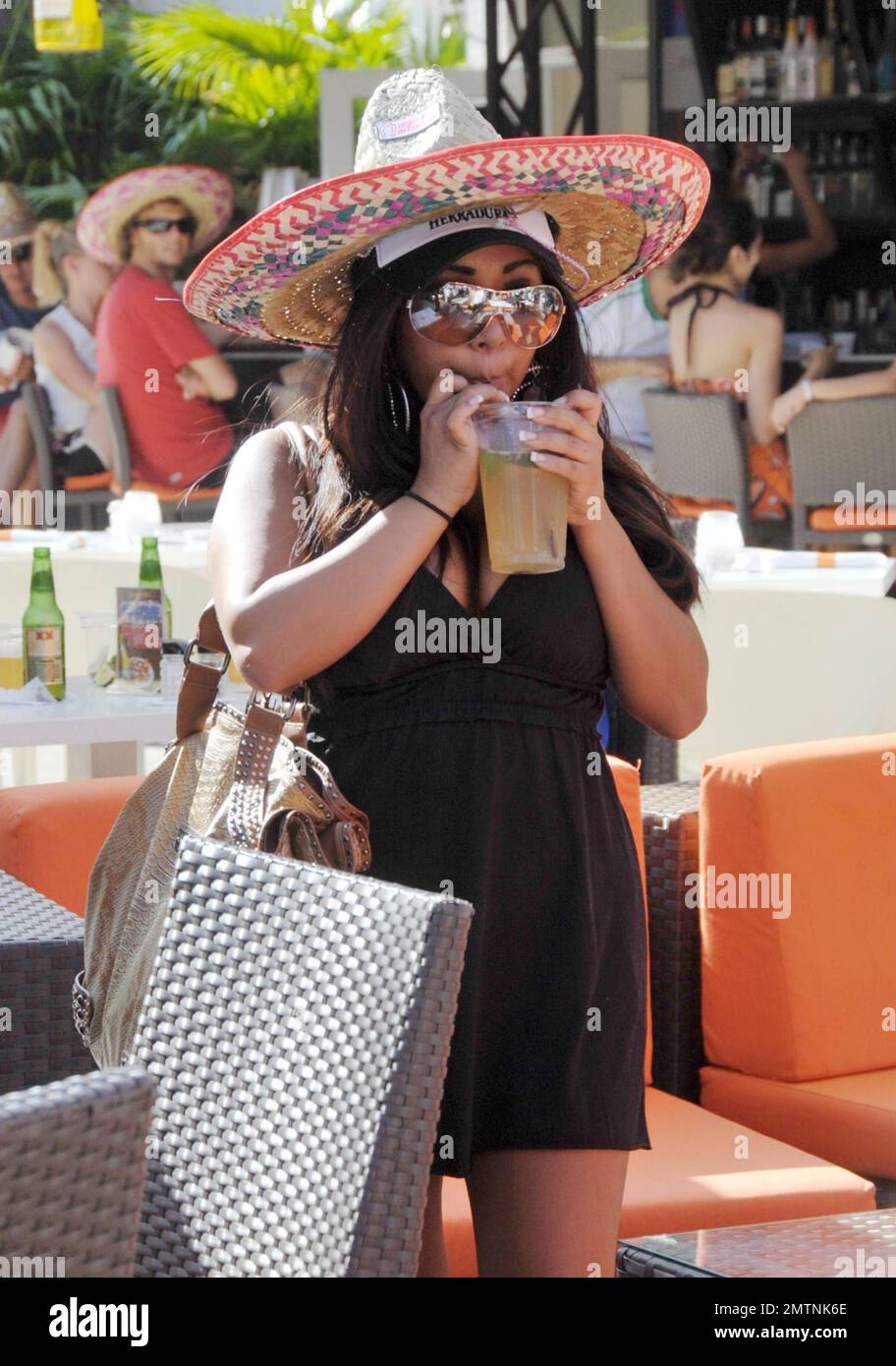 Nicole "Snooki" Polizzi and Jenni "JWoww" Farley have a wild day