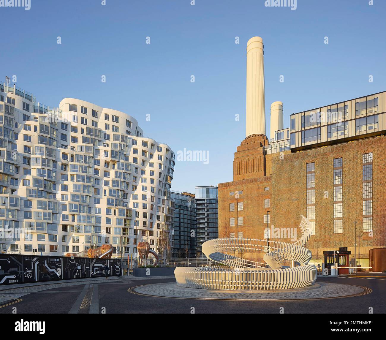 Prospect Place in juxtaposition to iconic Battersea Power Station building. Prospect Place Battersea Power Station Frank Gehry, London, United Kingdom Stock Photo