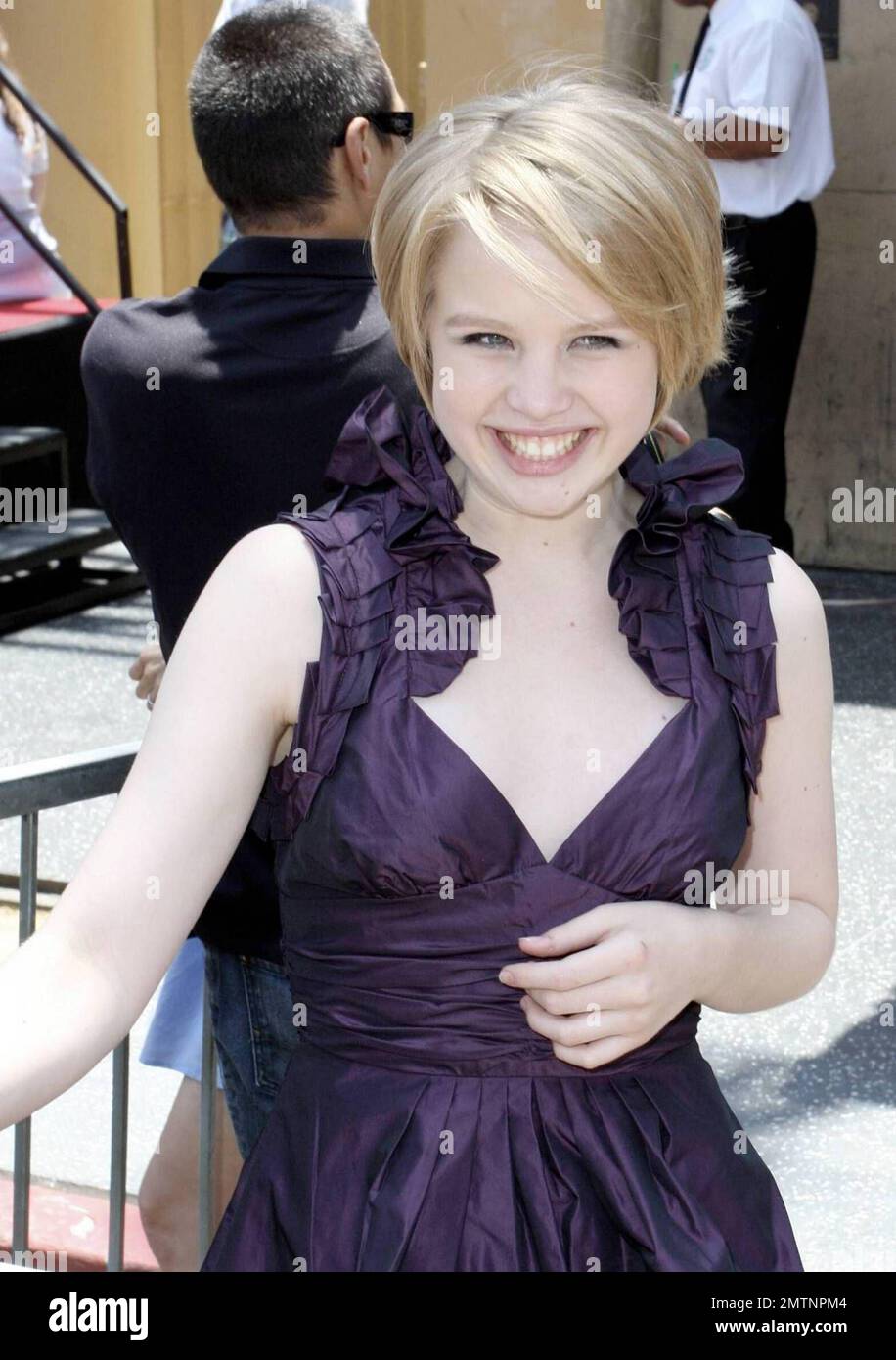 "My Sisters Keeper" and "Medium" star Sofia Vassilieva looks stunning