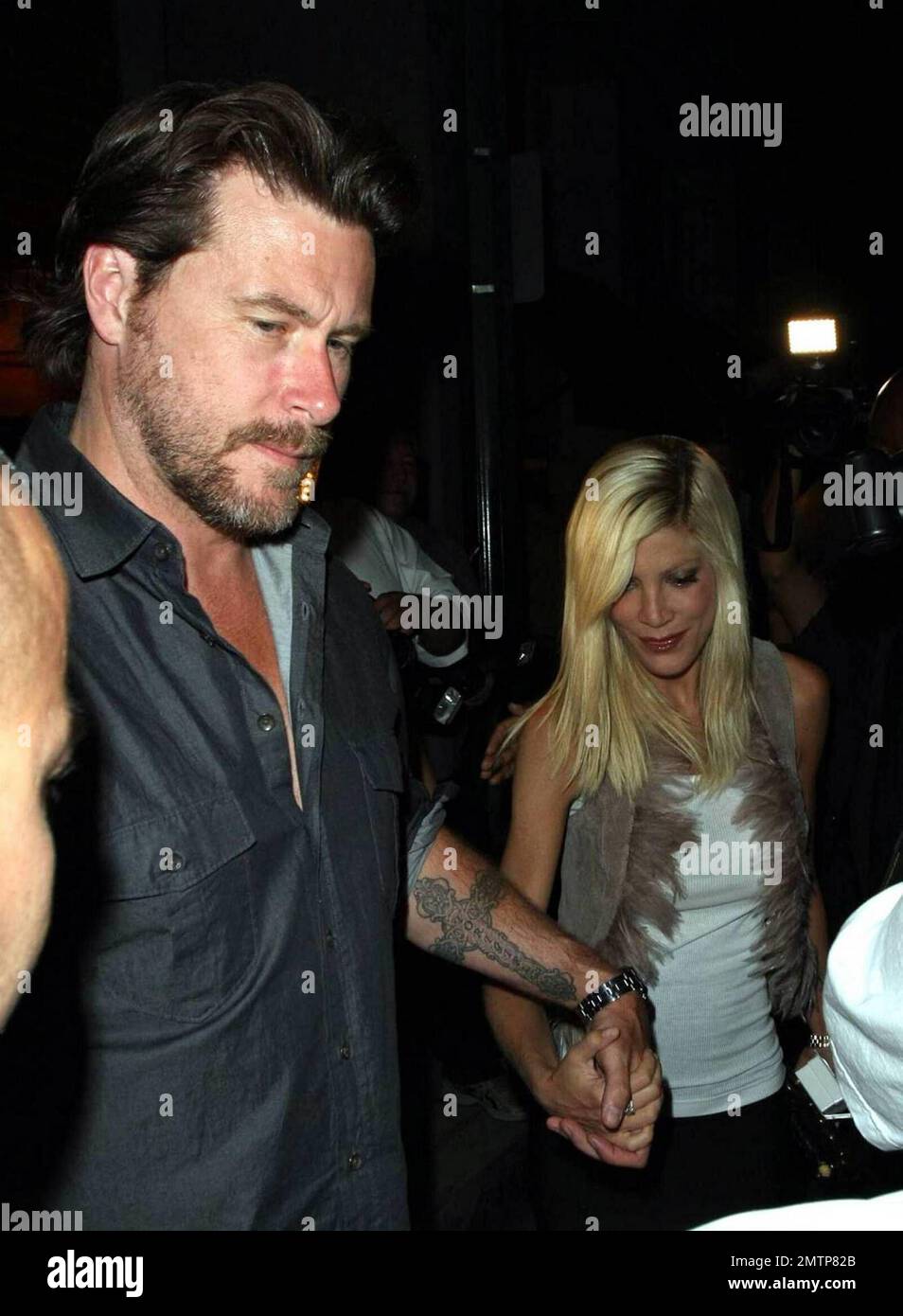 Tori Spelling and Dean McDermott make their way out of the restaurant