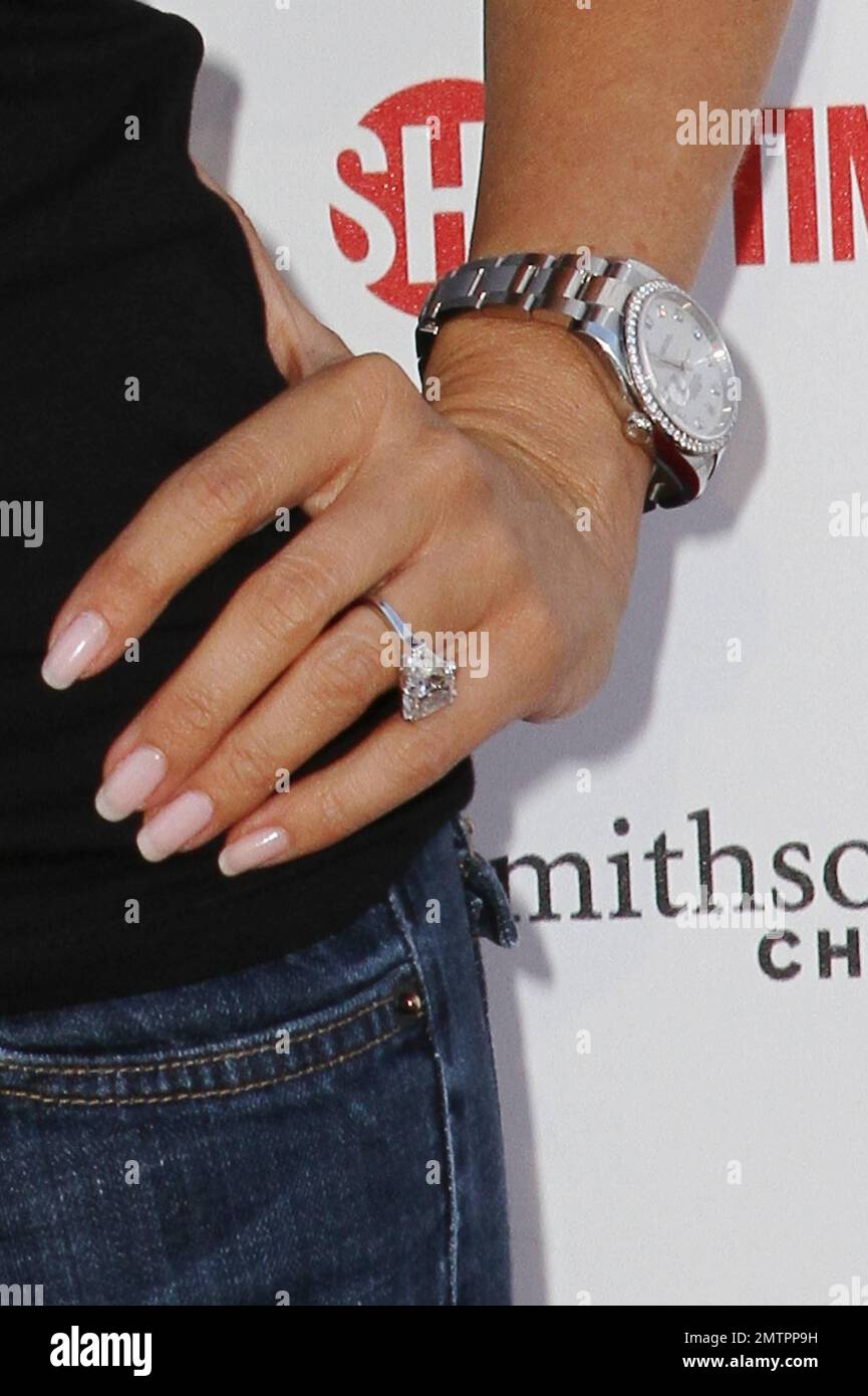 Sofia Vergara shows her engagement ring at the third Stand Up to Cancer  star studded broadcast at the third Shrine Auditorium. Los Angeles, CA. 7th  September 2012 Stock Photo - Alamy