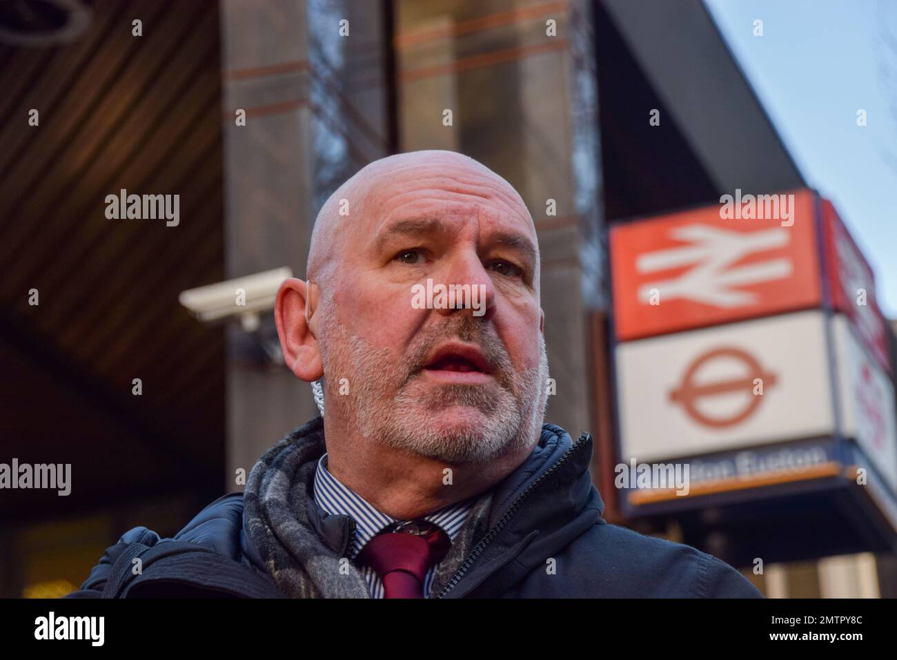 London, UK. 1st February 2023. ASLEF general secretary Mick Whelan speaks to the media at the picket outside Euston Station as train drivers go on strike. The day has seen around half a million people staging walkouts around the UK, including teachers, university staff, public service workers and train drivers. Credit: Vuk Valcic/Alamy Live News. Stock Photo