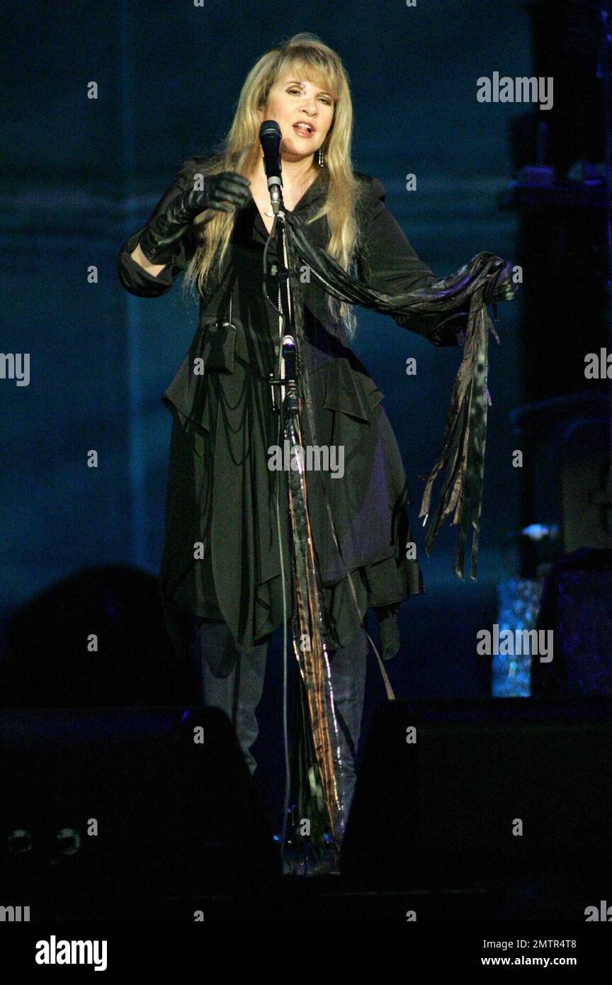 Singer/songwriter Stevie Nicks performs in concert at Seminole Hard Rock Hotel & Casino. Hollywood, FL. 6/7/08 Stock Photo - Alamy Singer/songwriter Stevie Nicks performs in concert at Seminole Hard Rock Hotel & Casino. Hollywood, FL. 6/7/08 Stock Photo - Alamy