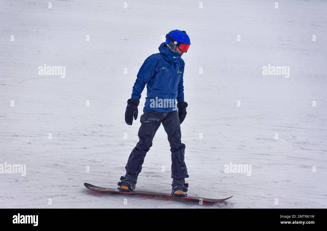 Cairngorm Mountain Aviemore Top Station Ski Pistes snowboarder on the piste Stock Photo