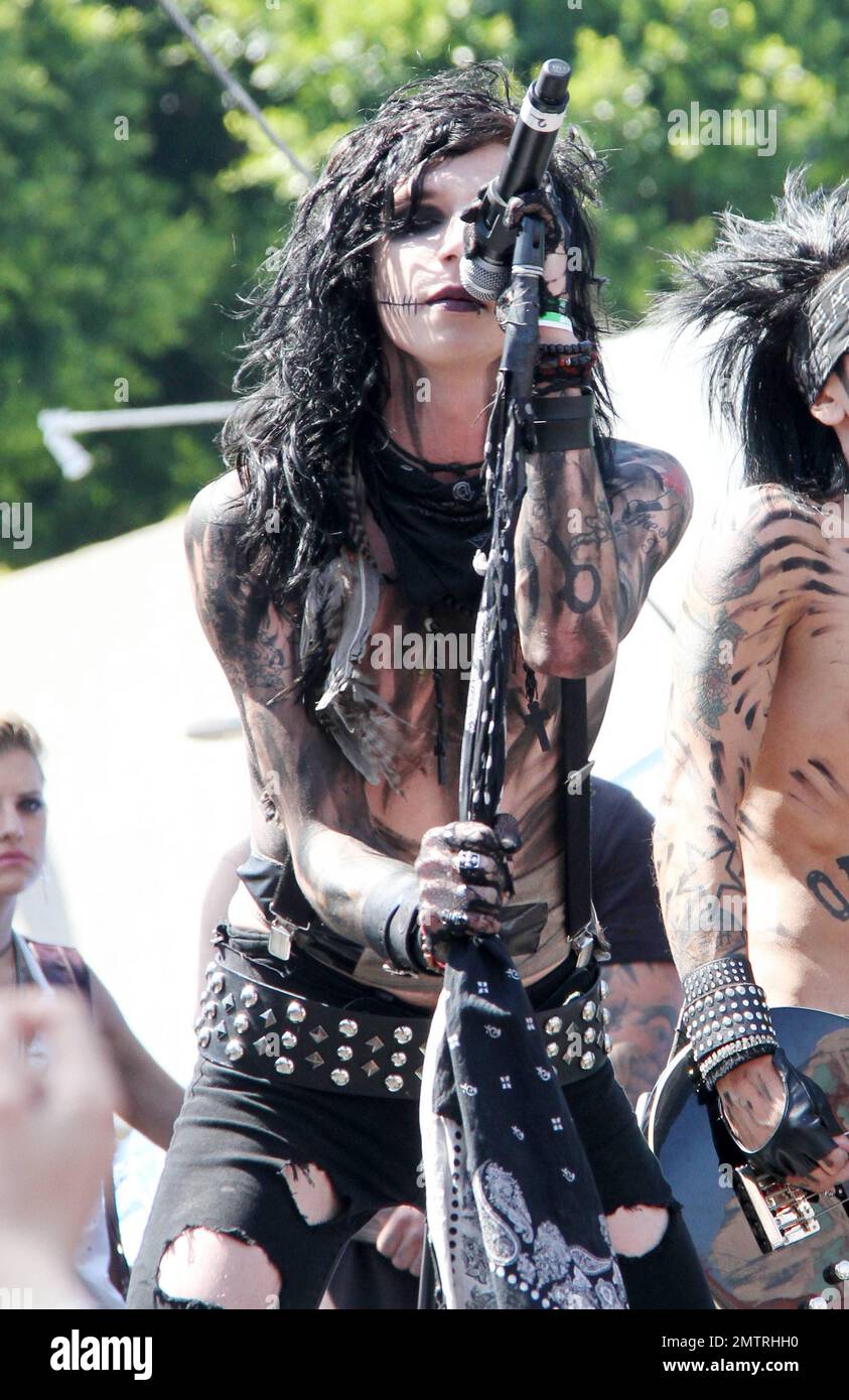 Black veil brides band hi-res stock photography and images - Alamy