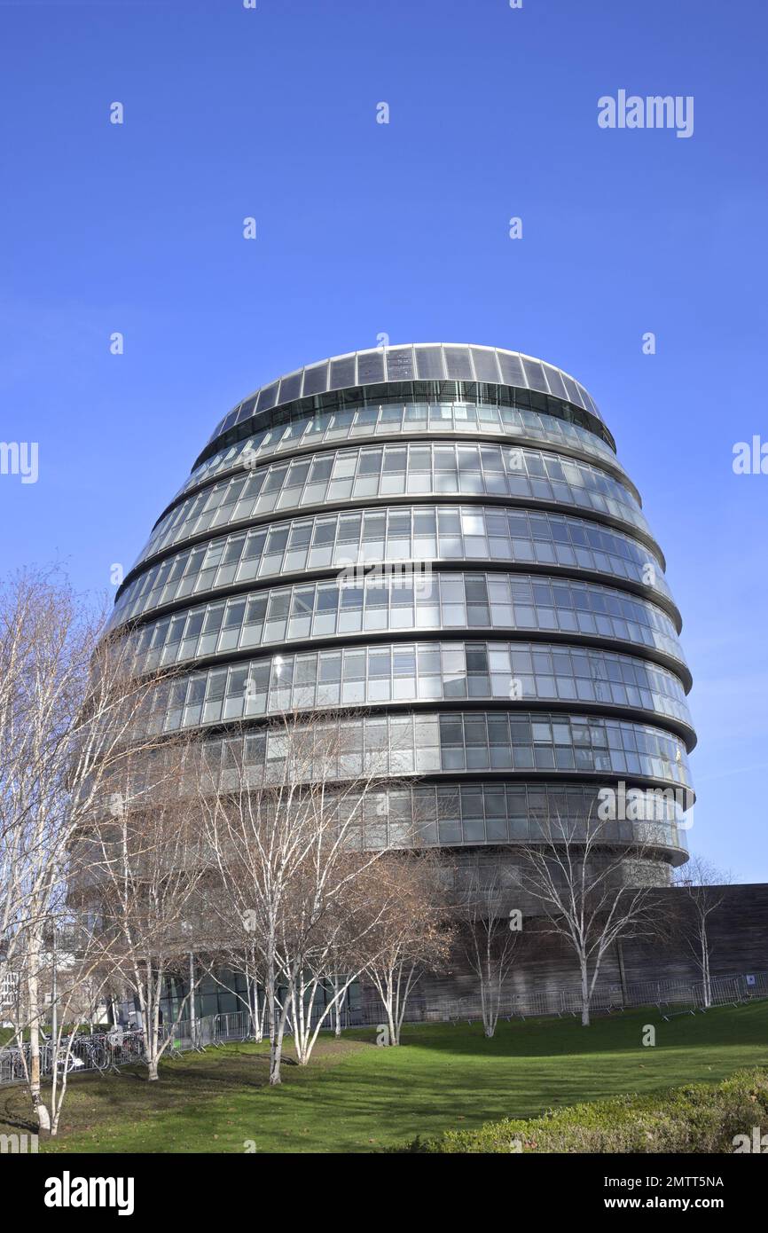 London, England, UK. City Hall (2002: Norman Foster) on the South Bank of the River Thames near Tower Bridge, headquarters of the GLA (Greater London Stock Photo