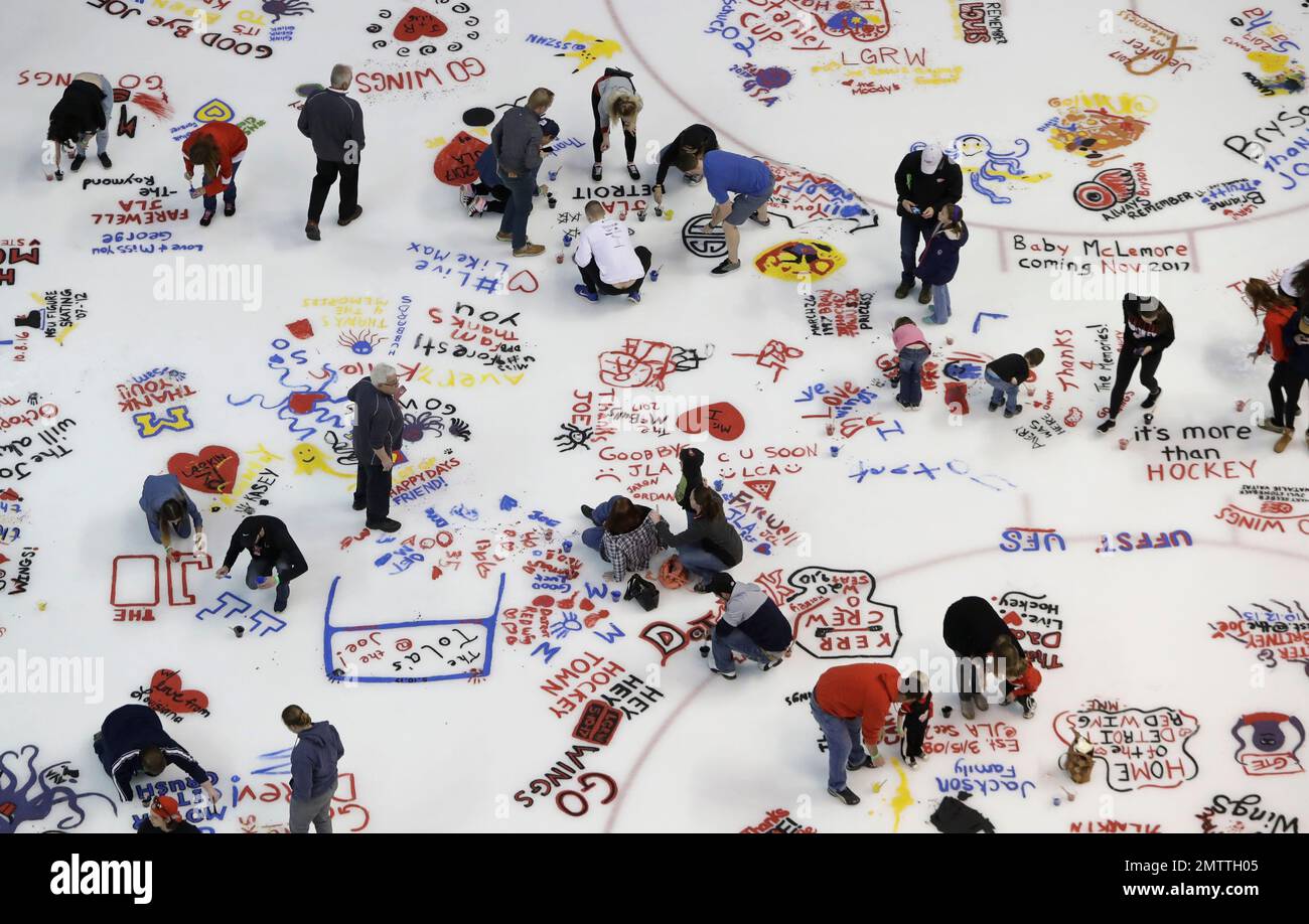Fans 'paint the ice' at Joe Louis Arena