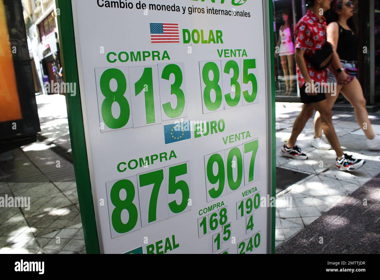 Durban, Chile. 30th Jan, 2023. The prices of the dollar and the euro in the center of Santiago, Chile, on January 30, 2023. During 2022, the US currency reached the figure of one thousand Chilean pesos. (Photo by Jesus Martinez/Sipa USA) Credit: Sipa USA/Alamy Live News Stock Photo