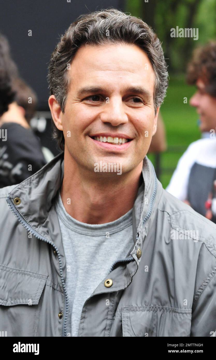 Gwyneth Paltrow and Mark Ruffalo film scenes on the set of their new