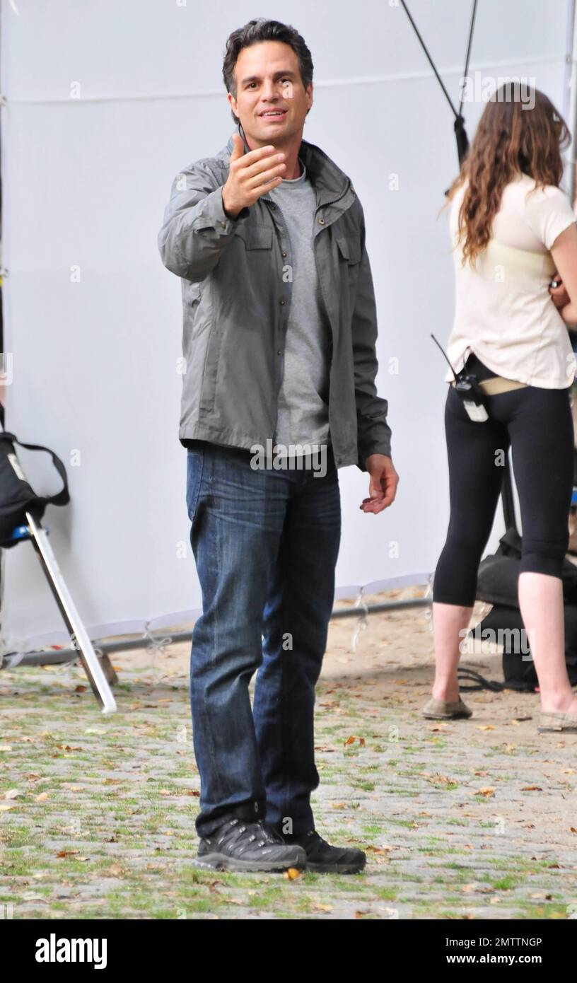 Gwyneth Paltrow and Mark Ruffalo film scenes on the set of their new
