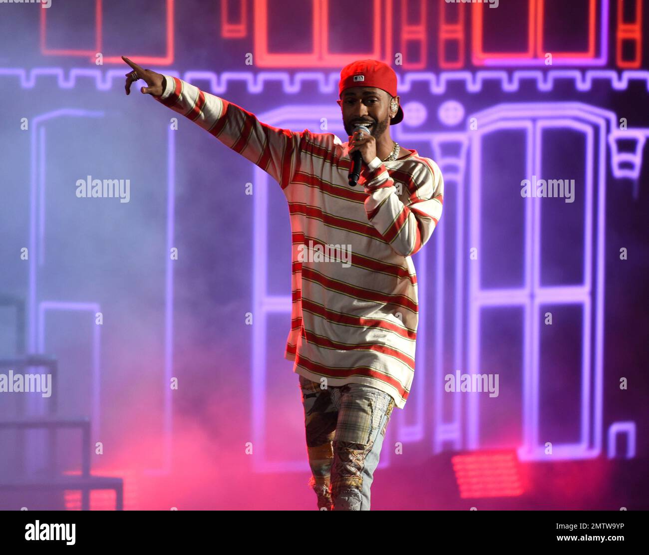 Big Sean performs "Jump Out the Window" at the MTV Movie and TV Awards at the Shrine Auditorium on Sunday, May 7, 2017, in Los Angeles. (Photo by Chris Pizzello/Invision/AP) Stock Photo