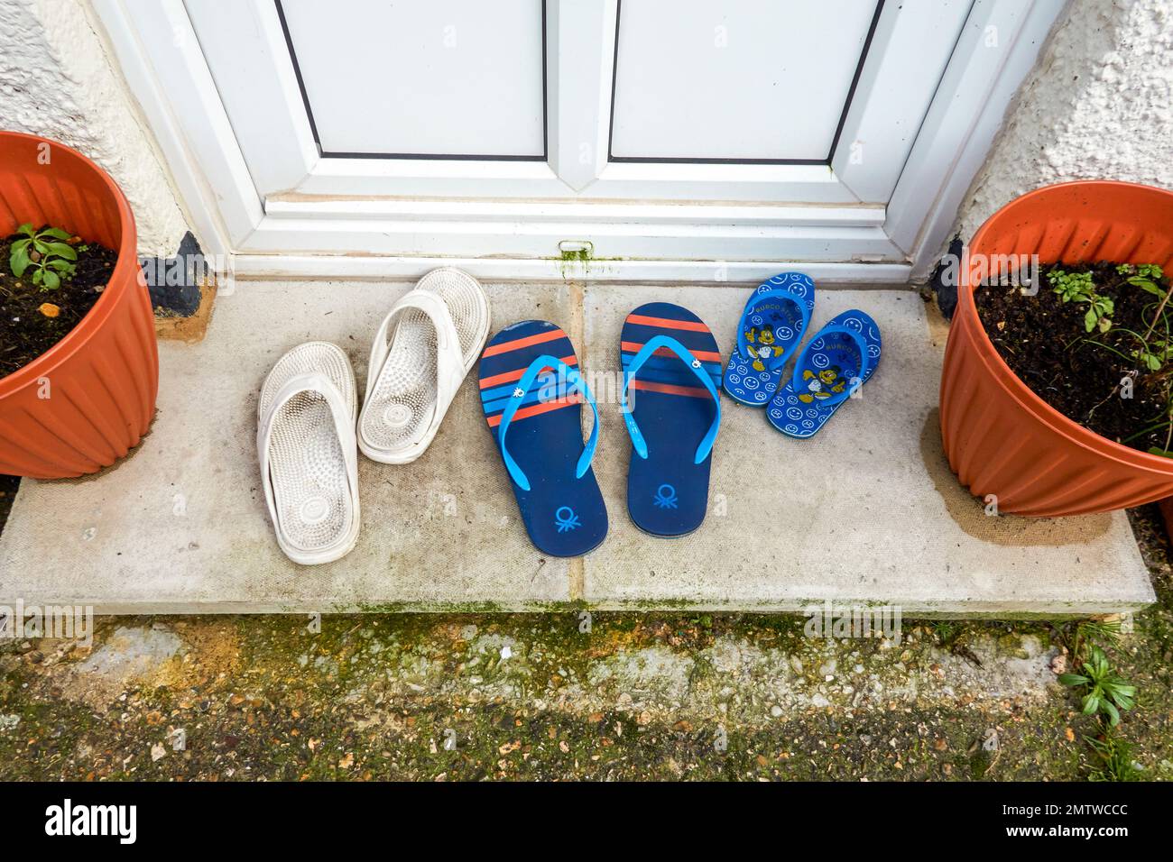 Door step slippers hi-res stock photography and images - Alamy display picture 1