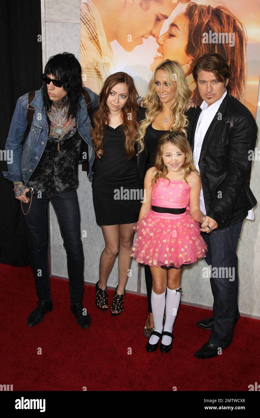 Trace Cyrus, Brandi Cyrus, Leticia "Tish" Cyrus, Noah Cyrus and Billy