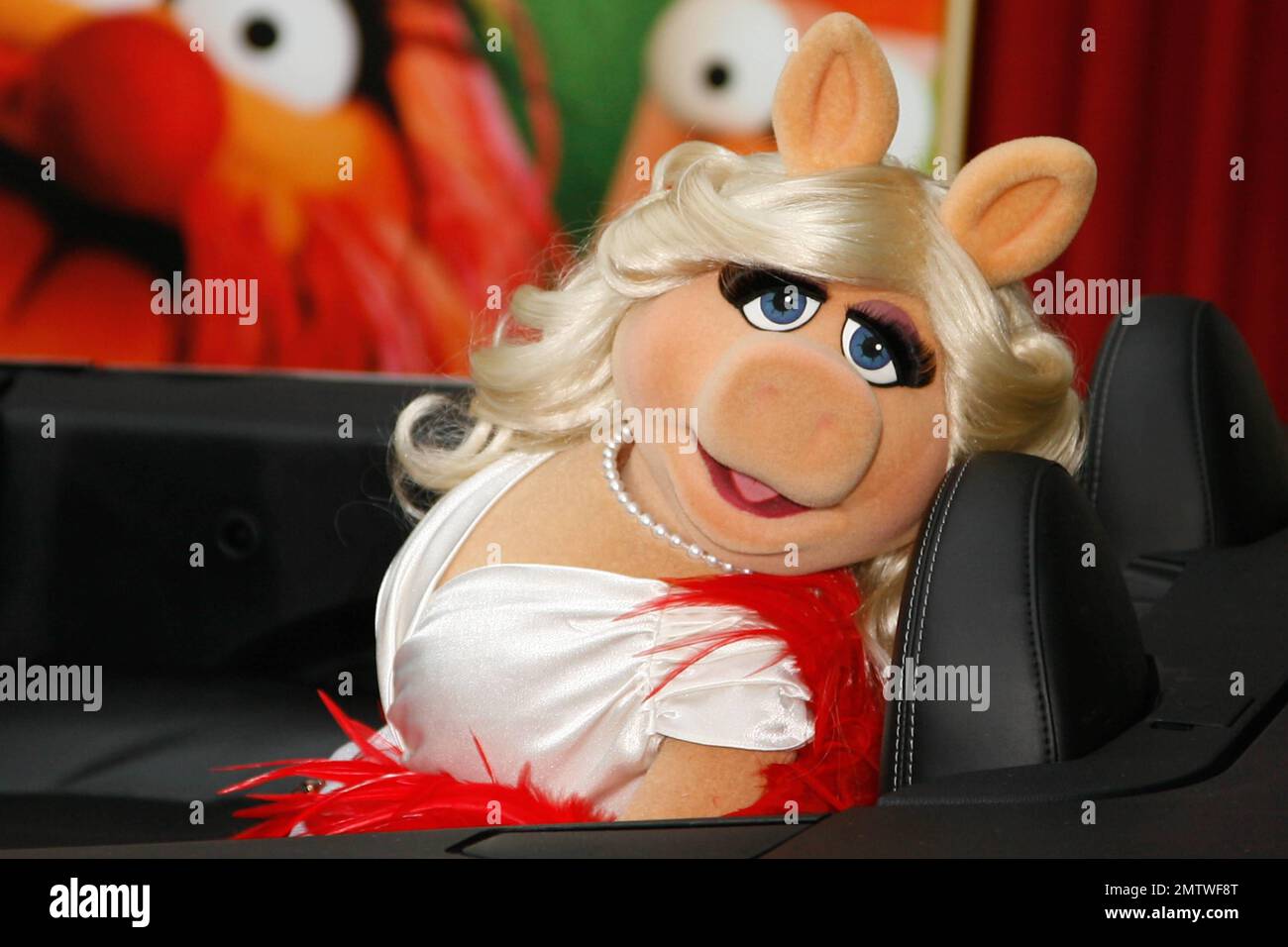 Miss piggy muppets 2011 hi-res stock photography and images - Alamy