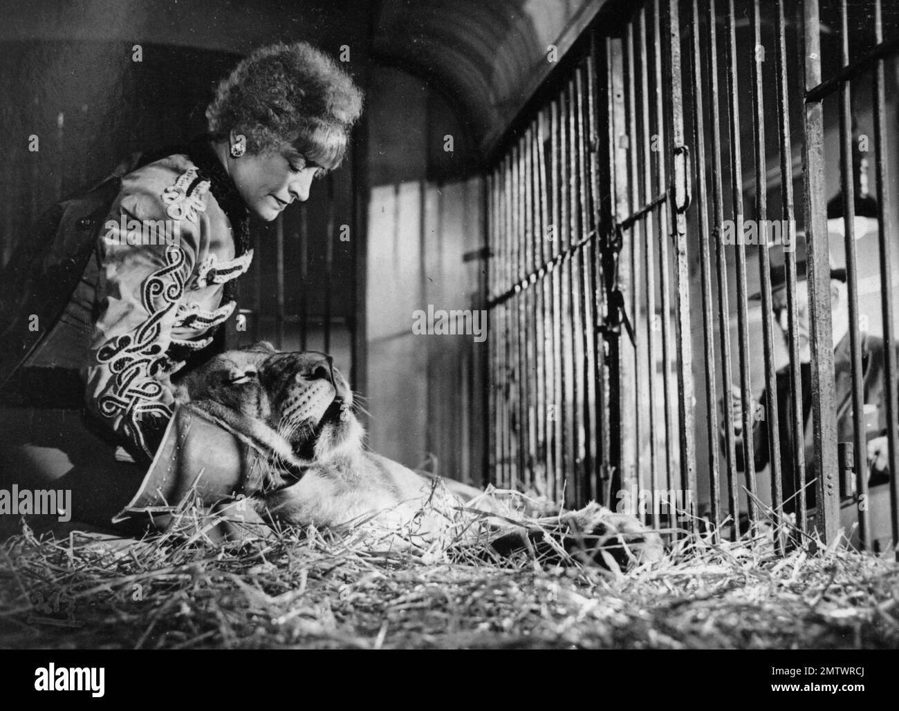 Les gens du voyage People who Travel Year :1938 France Director : Jacques Feyder Françoise Rosay Stock Photo