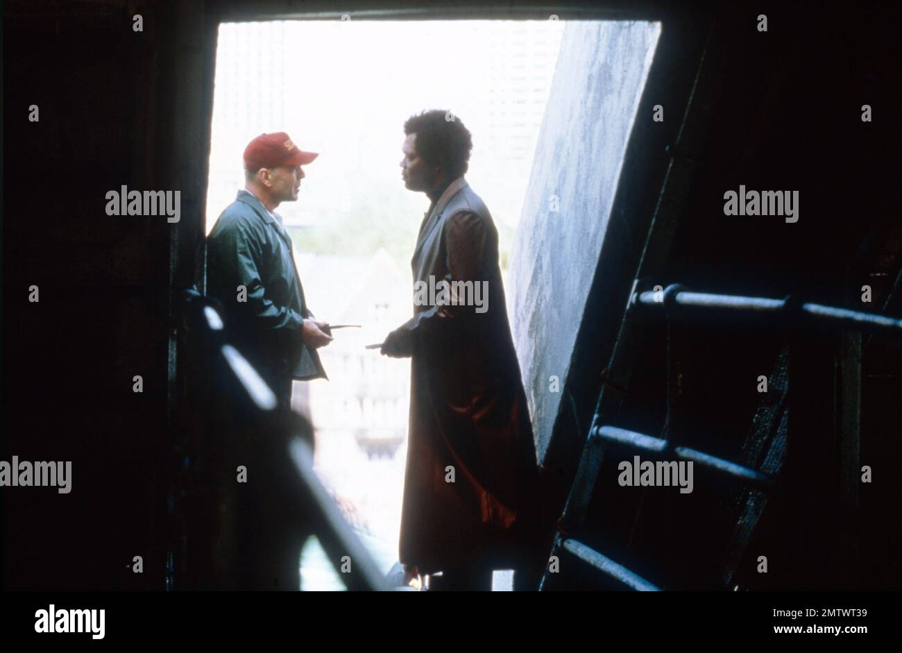 Unbreakable Year : 2000 USA Director : M.Night Shyamalan Bruce Willis ...