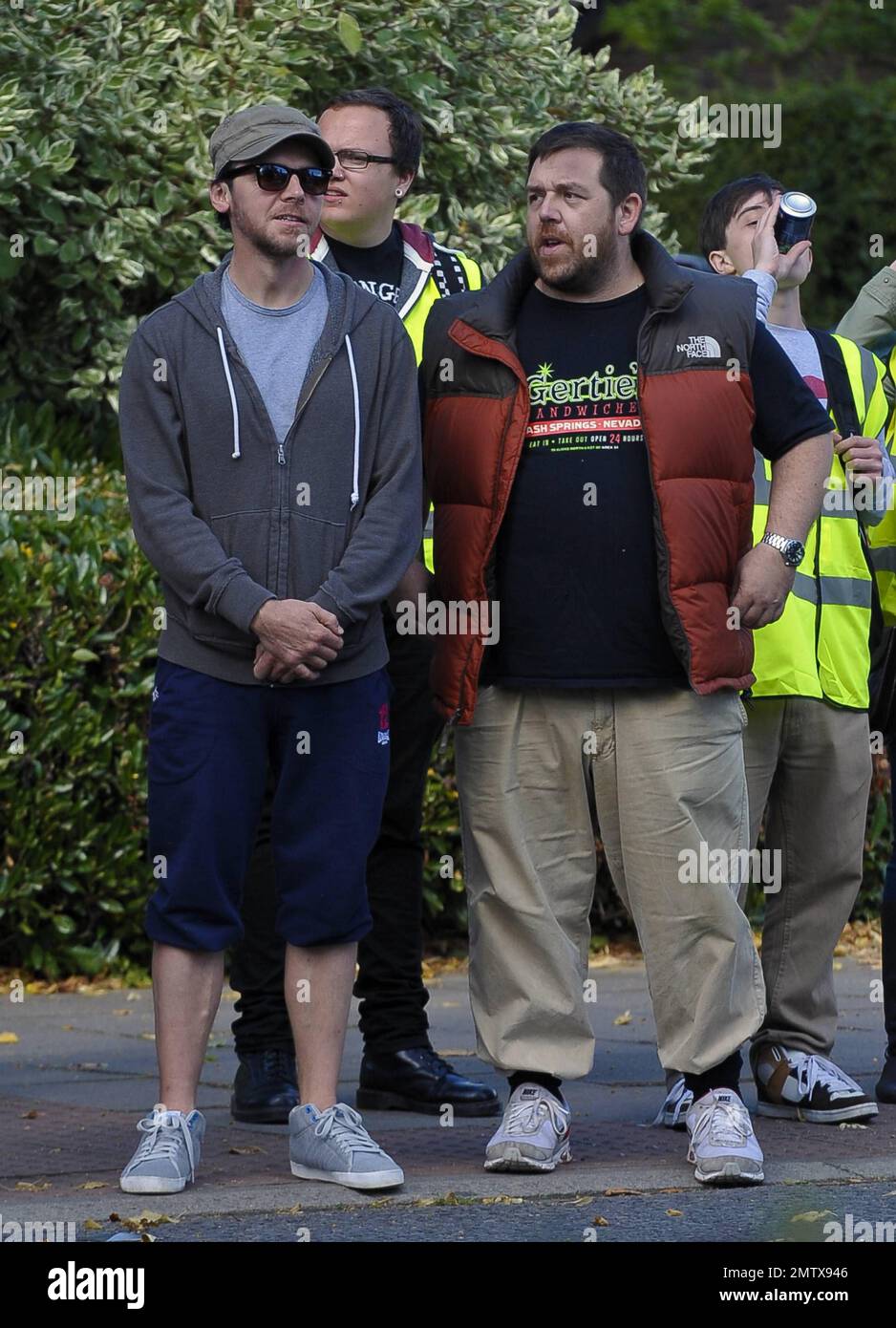 Scenes from the first day of fimling of "The World's End," starring Nick  Frost and Simon Pegg. Thefilme tells the story of five childhood friends,  who reunite 20 years after attempting an