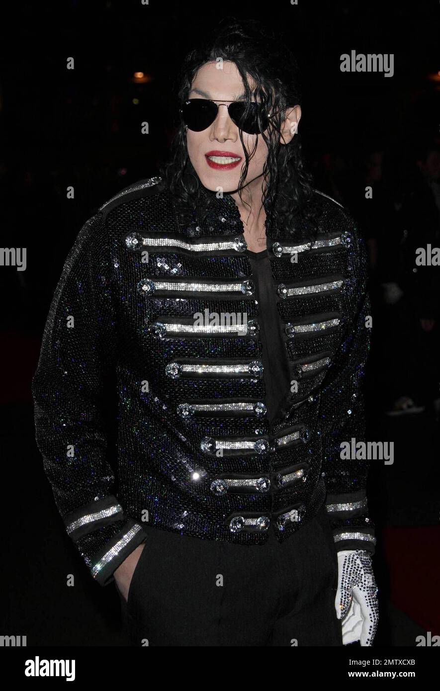 Michael jackson impersonator hi-res stock photography and images - Alamy