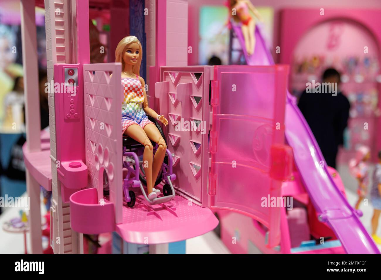 Barbie dream house hi-res stock photography and images - Alamy
