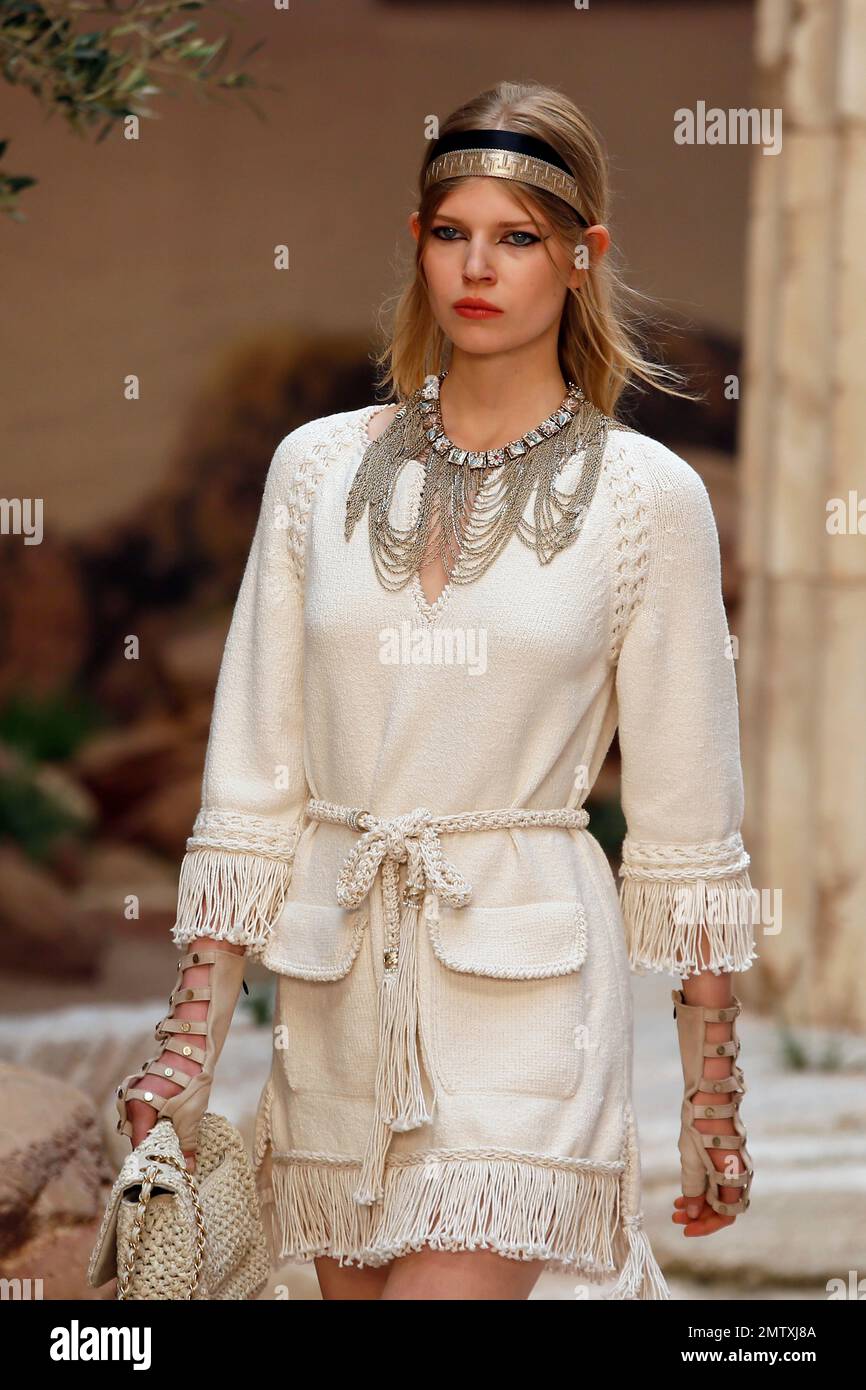 Chanel Cruise 2017.18 La Modernité de l'Antiquité Collection