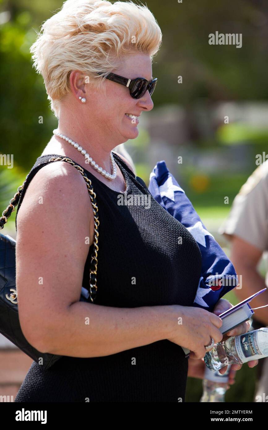 Friends and family mourn the death of legendary actor Tony Curtis during  his funeral, which included military honors. Attendees for the services  included daughter Jamie Lee Curtis and daughter Annie, wife Jill