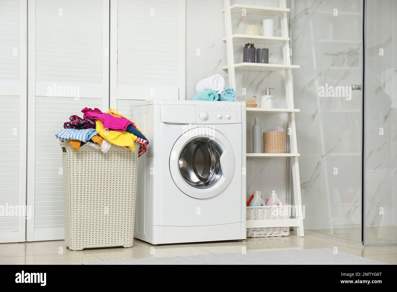 In unit washer and dryer machine hi-res stock photography and images ...